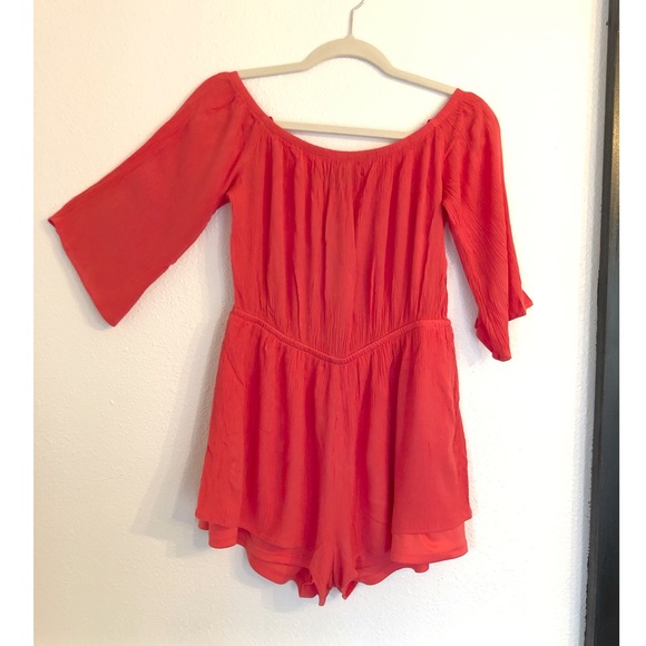 one clothing Other - One ❤️ clothing flare sleeve shorts romper sz L